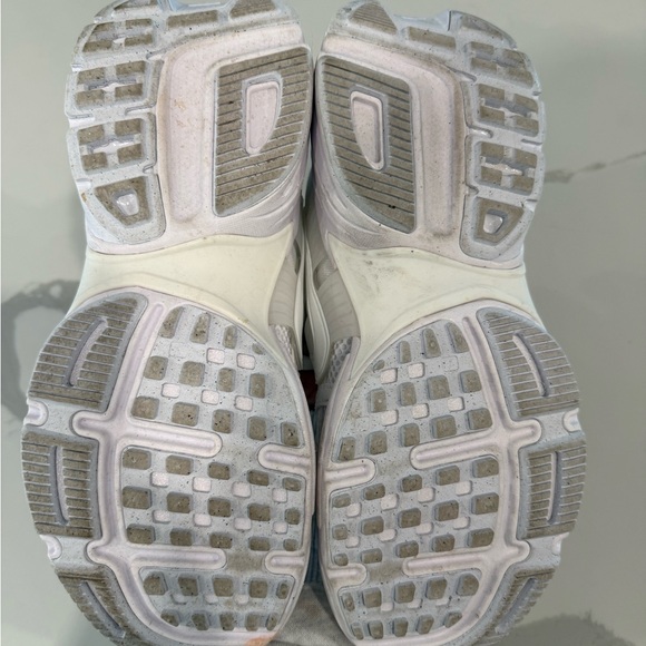 Nike Women’s All-White Sneakers - Picture 6 of 7